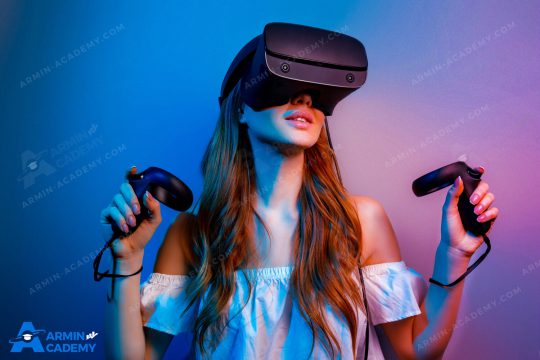 متاورس و دنیای سع بعدی وی آر-woman-with-virtual-reality-glasses