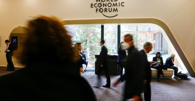 پیش بینی چشم انداز اقتصادی Economic outlook تاریک از سمت رهبران تجاری و دولتی