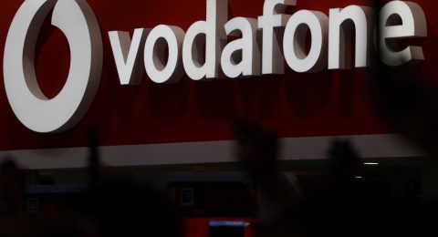 گروه مخابراتی E& امارات متحده 9.8 درصد از سهام Vodafone را خریداری کرد.