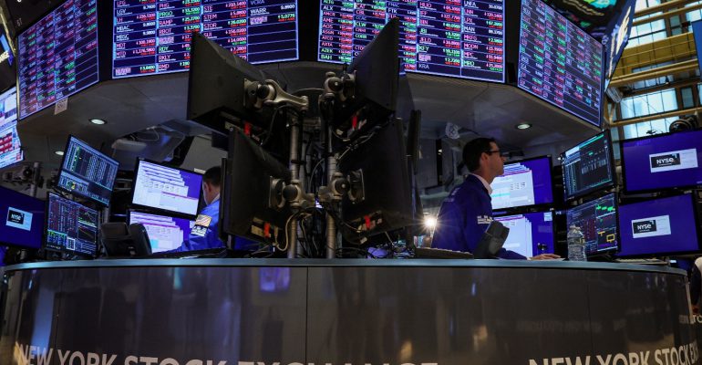 افزایش سهام انرژی و ریزش تسلا در وال استریت Wall Street