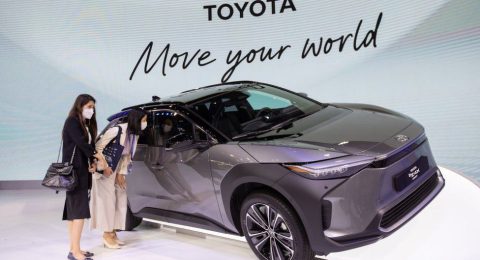 تویوتا Toyota به دلیل مشکلات فنی خودرو های برقی خود را فراخواند