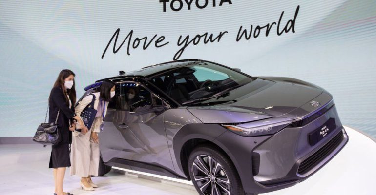 تویوتا Toyota به دلیل مشکلات فنی خودرو های برقی خود را فراخواند