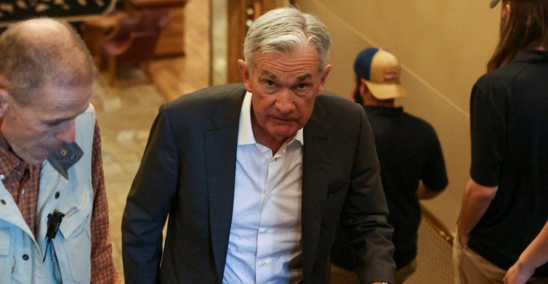 بازار سهام در آمریکا US stock market پس از هشدار در مورد نرخ بهره، کاهش یافت