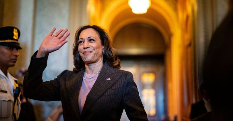 سنای ایالات متحده US Senate بسته جامع آب و هوا، مالیات و مراقبت های بهداشتی را تصویب کرد