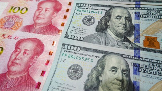یوان yuan چین در برابر دلار آمریکا به پایین ترین حد خود رسید