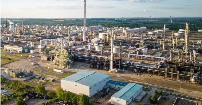 آلمان Germany کنترل سهام پالایشگاه های روسنفت را به دست گرفت