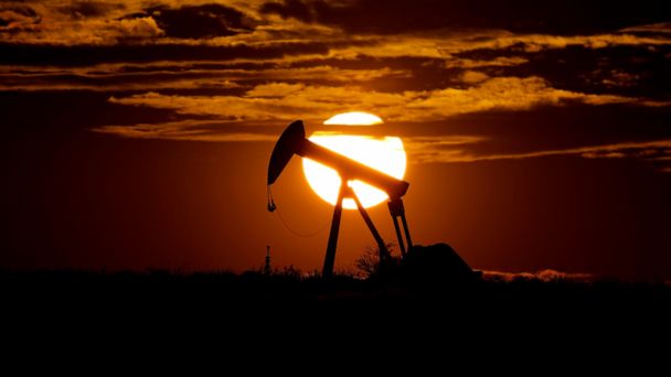 اوپک پلاس OPEC PLUS و متحدانش تولید نفت را کاهش می دهند
