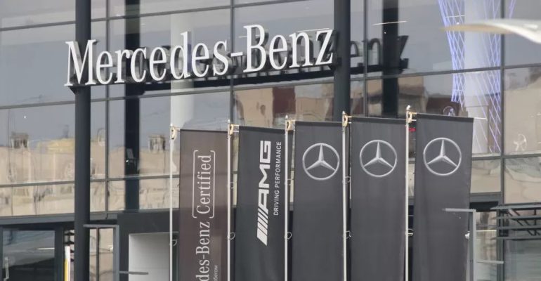 مرسدس Mercedes-Benz از روسیه خارج می شود
