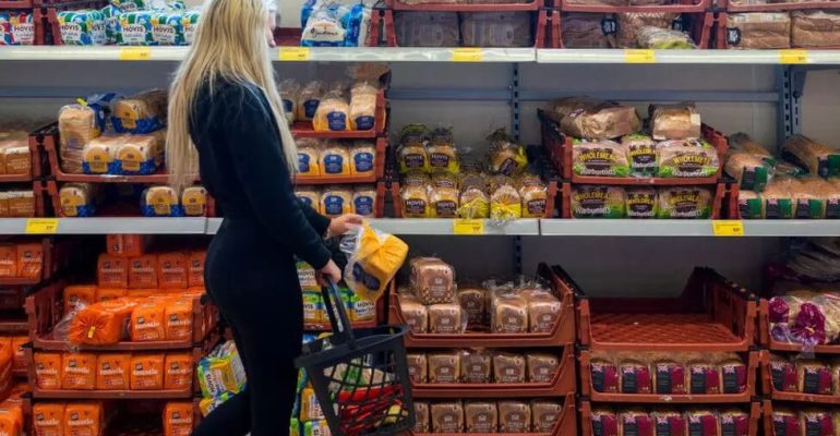 ریسک رکود Recession با کوچک شدن غیرمنتظره اقتصاد، افزایش می یابد