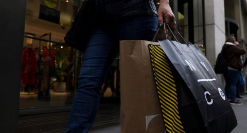 با وجود فشار تورم inflation فروش در تعطیلات 7.6 درصد افزایش یافت