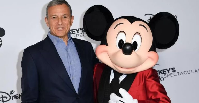 دیزنی Disney از کارمندان خواست که به محل کار خود بازگردند